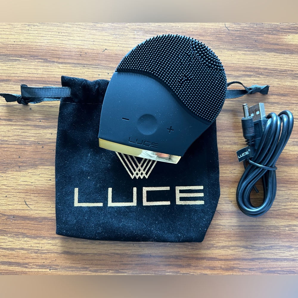 Luce180° Facial Cleansing & Anti-Aging Device